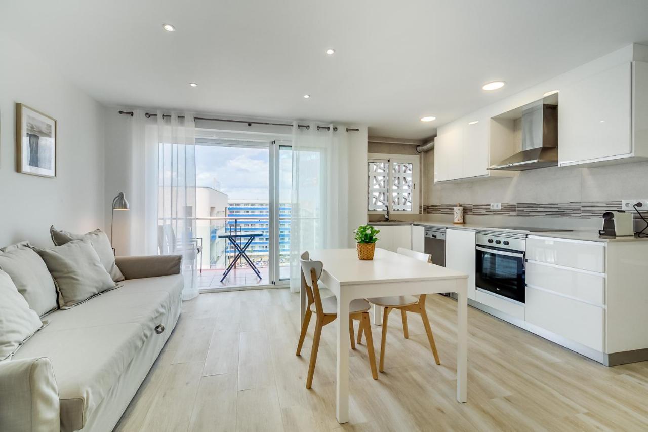Hauzify I Apartament Rosa Dels Vents Санта Сузана Екстериор снимка