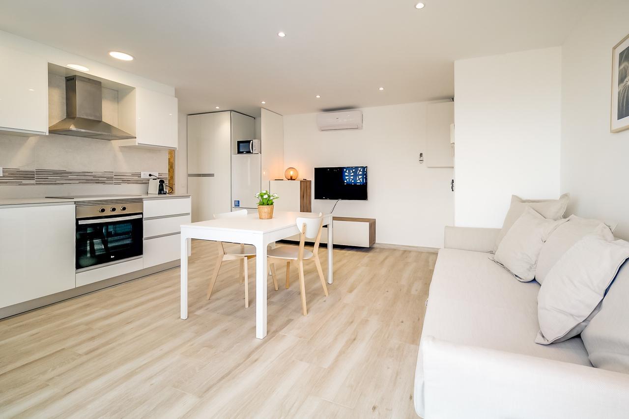 Hauzify I Apartament Rosa Dels Vents Санта Сузана Екстериор снимка
